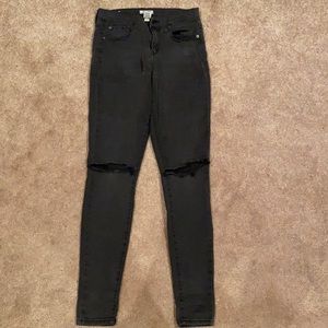 Black Skinny Jeans With Knee Rips